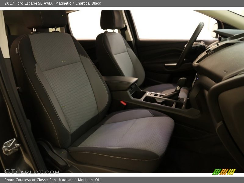 Magnetic / Charcoal Black 2017 Ford Escape SE 4WD