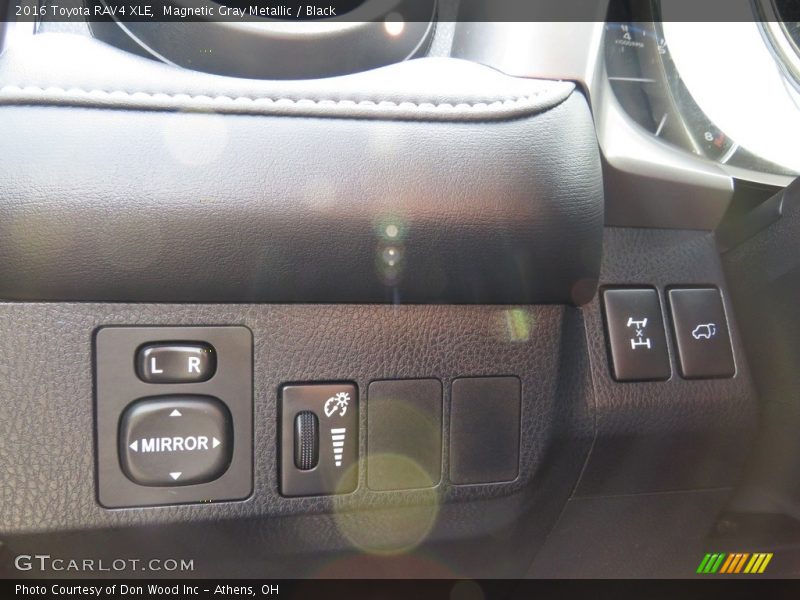 Magnetic Gray Metallic / Black 2016 Toyota RAV4 XLE