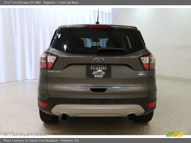 Magnetic / Charcoal Black 2017 Ford Escape SE 4WD
