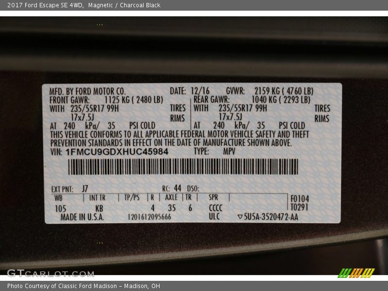 Magnetic / Charcoal Black 2017 Ford Escape SE 4WD