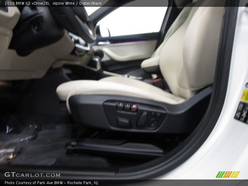 Alpine White / Oyster/Black 2019 BMW X2 xDrive28i