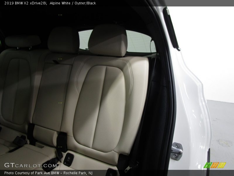 Alpine White / Oyster/Black 2019 BMW X2 xDrive28i