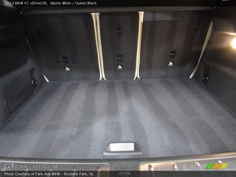 Alpine White / Oyster/Black 2019 BMW X2 xDrive28i