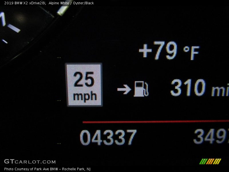 Alpine White / Oyster/Black 2019 BMW X2 xDrive28i