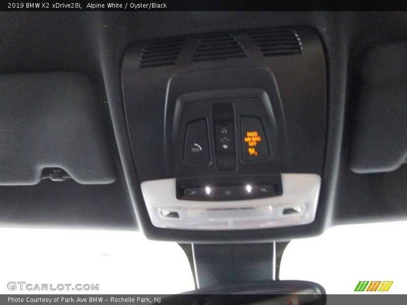 Alpine White / Oyster/Black 2019 BMW X2 xDrive28i