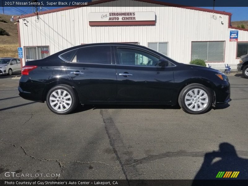 Super Black / Charcoal 2017 Nissan Sentra S