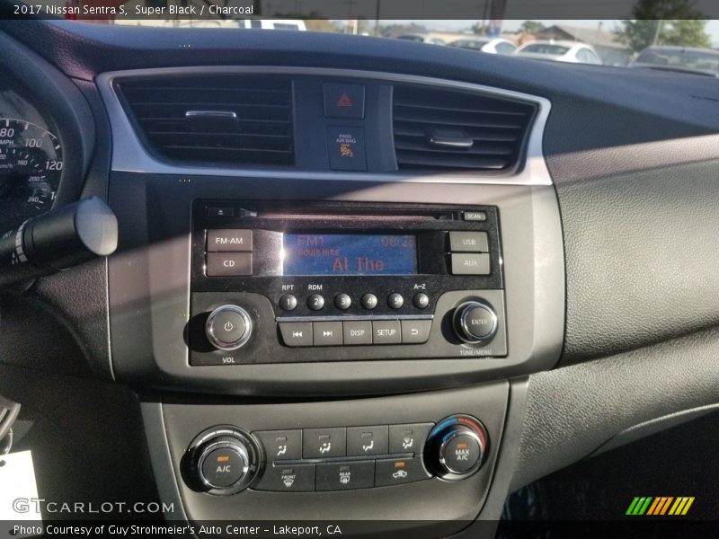 Super Black / Charcoal 2017 Nissan Sentra S