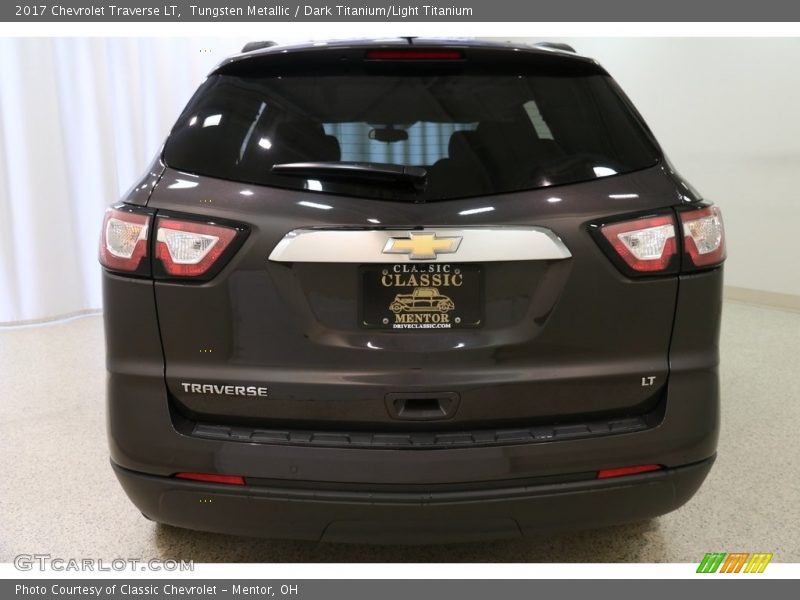 Tungsten Metallic / Dark Titanium/Light Titanium 2017 Chevrolet Traverse LT