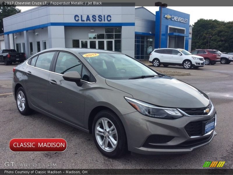 Pepperdust Metallic / Jet Black 2017 Chevrolet Cruze LT