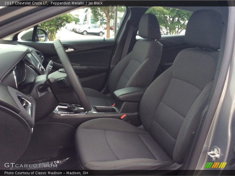 Pepperdust Metallic / Jet Black 2017 Chevrolet Cruze LT