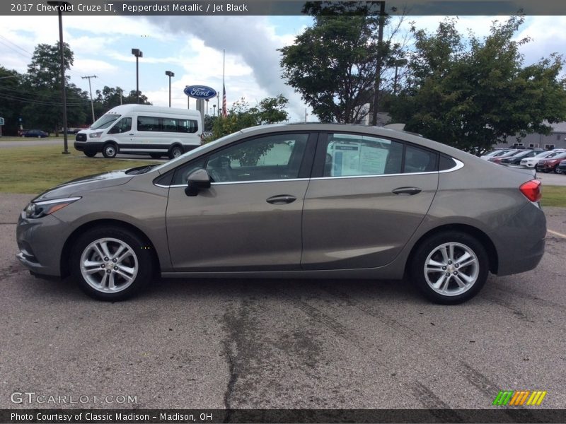 Pepperdust Metallic / Jet Black 2017 Chevrolet Cruze LT