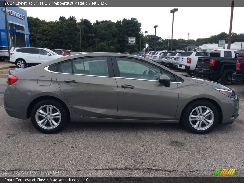 Pepperdust Metallic / Jet Black 2017 Chevrolet Cruze LT