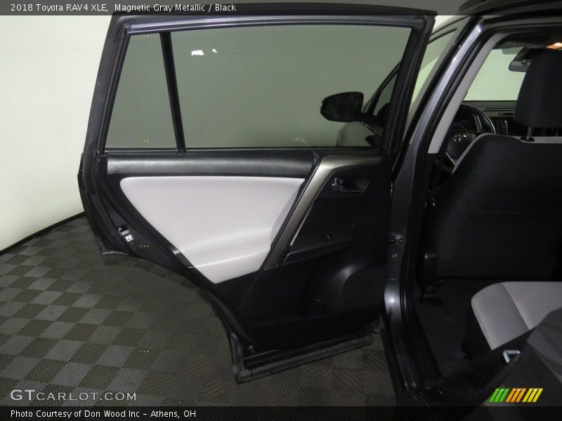 Magnetic Gray Metallic / Black 2018 Toyota RAV4 XLE