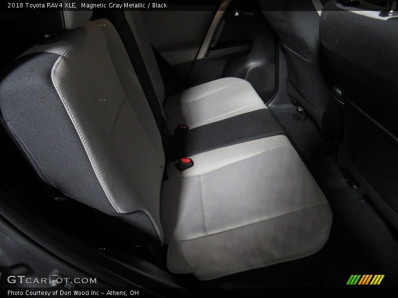 Magnetic Gray Metallic / Black 2018 Toyota RAV4 XLE