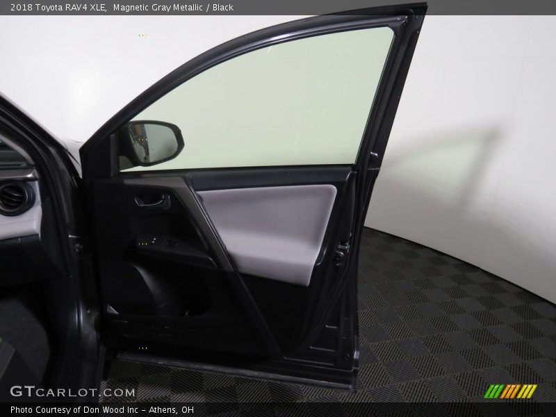 Magnetic Gray Metallic / Black 2018 Toyota RAV4 XLE
