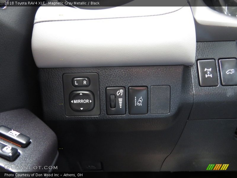 Magnetic Gray Metallic / Black 2018 Toyota RAV4 XLE