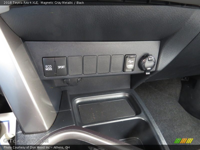 Magnetic Gray Metallic / Black 2018 Toyota RAV4 XLE