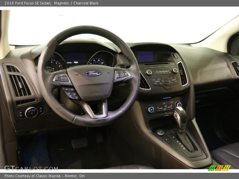 Magnetic / Charcoal Black 2016 Ford Focus SE Sedan