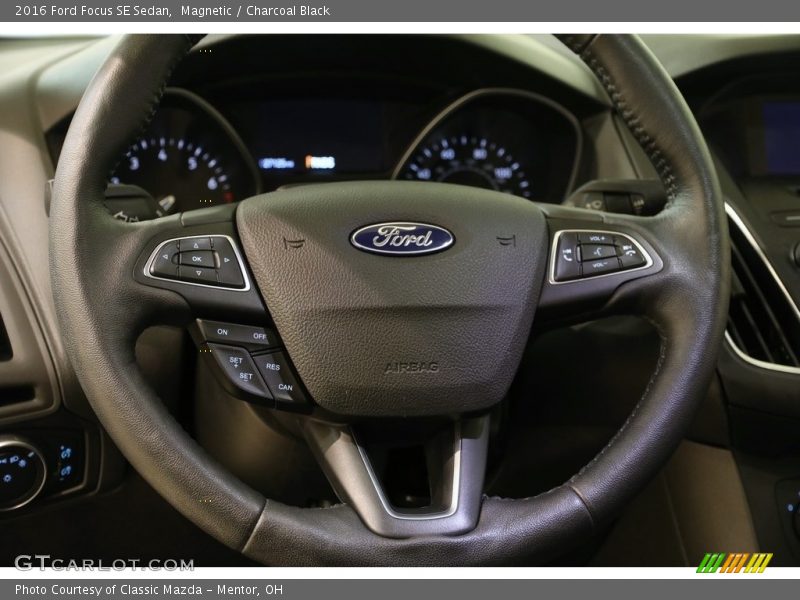 Magnetic / Charcoal Black 2016 Ford Focus SE Sedan