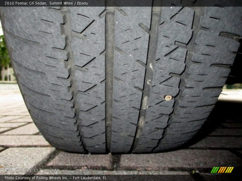 Summit White / Ebony 2010 Pontiac G6 Sedan