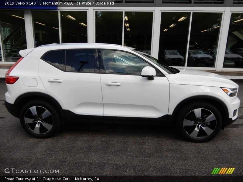 Ice White / Oxide Red 2019 Volvo XC40 T5 Momentum AWD