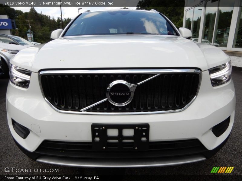 Ice White / Oxide Red 2019 Volvo XC40 T5 Momentum AWD