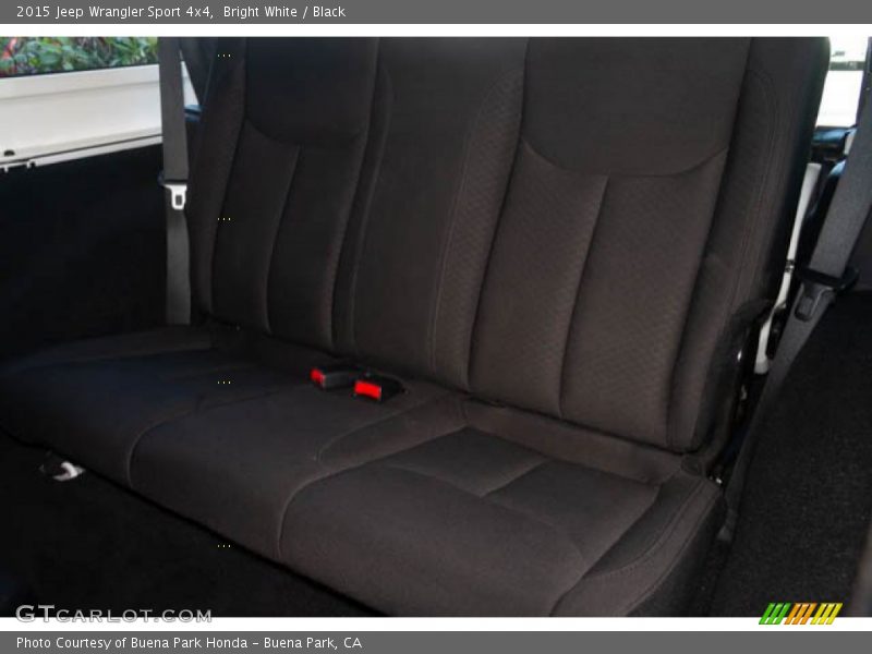 Bright White / Black 2015 Jeep Wrangler Sport 4x4
