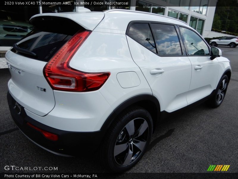 Ice White / Oxide Red/Charcoal 2020 Volvo XC40 T5 Momentum AWD