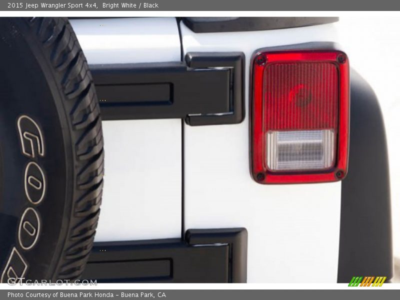 Bright White / Black 2015 Jeep Wrangler Sport 4x4