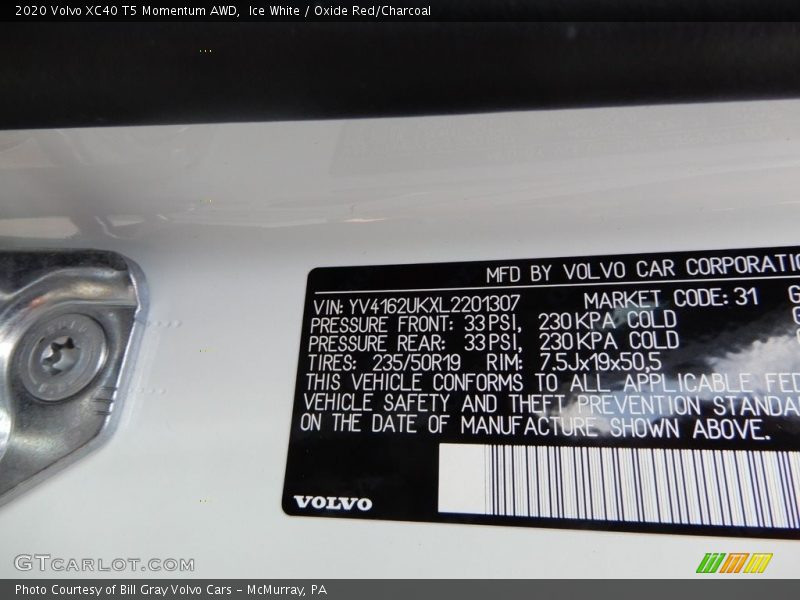 Ice White / Oxide Red/Charcoal 2020 Volvo XC40 T5 Momentum AWD