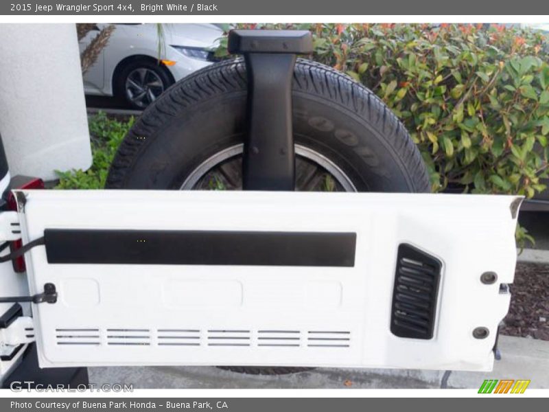 Bright White / Black 2015 Jeep Wrangler Sport 4x4