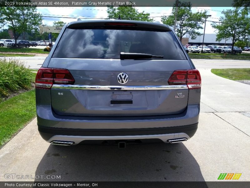 Platinum Gray Metallic / Titan Black 2019 Volkswagen Atlas SE 4Motion