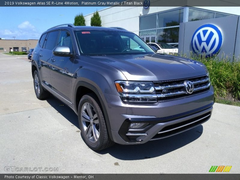 Front 3/4 View of 2019 Atlas SE R-Line 4Motion
