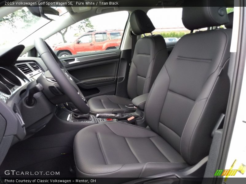 Front Seat of 2019 Golf SportWagen SE