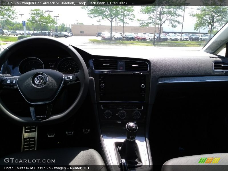 Deep Black Pearl / Titan Black 2019 Volkswagen Golf Alltrack SE 4Motion