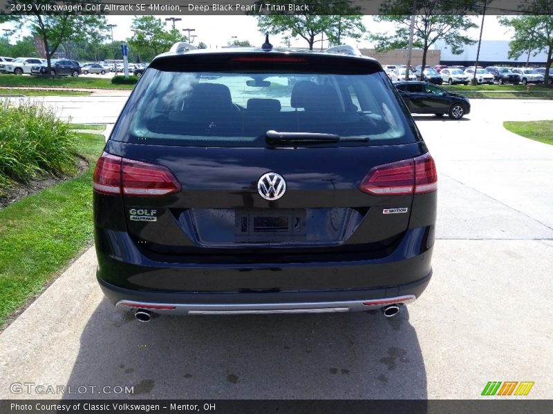 Deep Black Pearl / Titan Black 2019 Volkswagen Golf Alltrack SE 4Motion