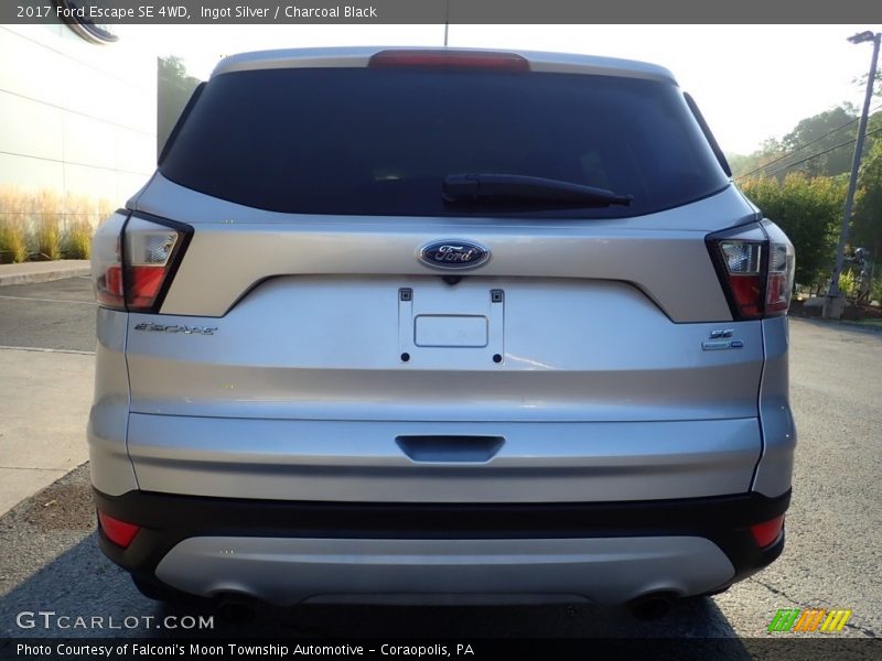 Ingot Silver / Charcoal Black 2017 Ford Escape SE 4WD
