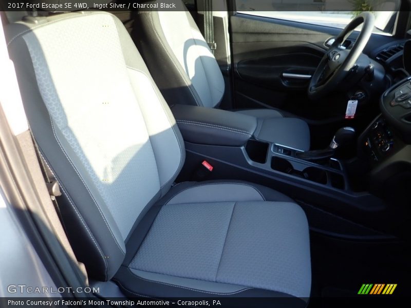 Ingot Silver / Charcoal Black 2017 Ford Escape SE 4WD