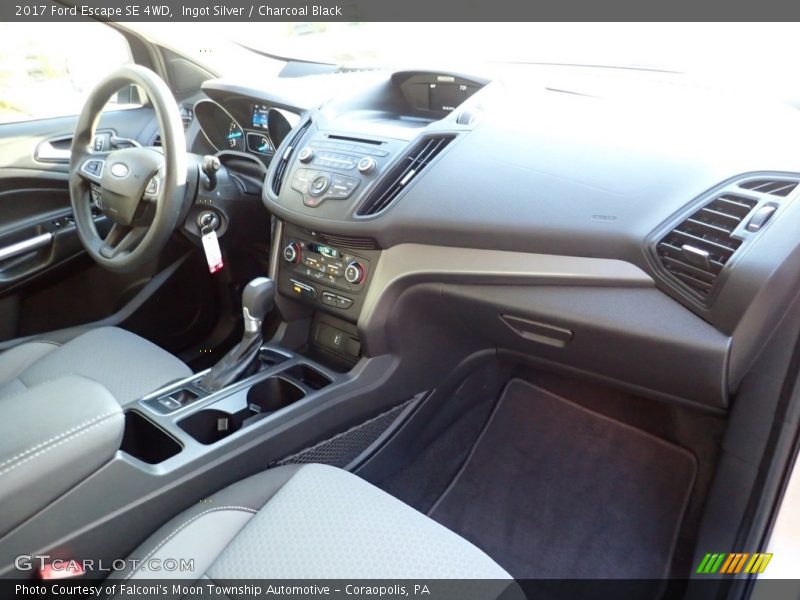Ingot Silver / Charcoal Black 2017 Ford Escape SE 4WD