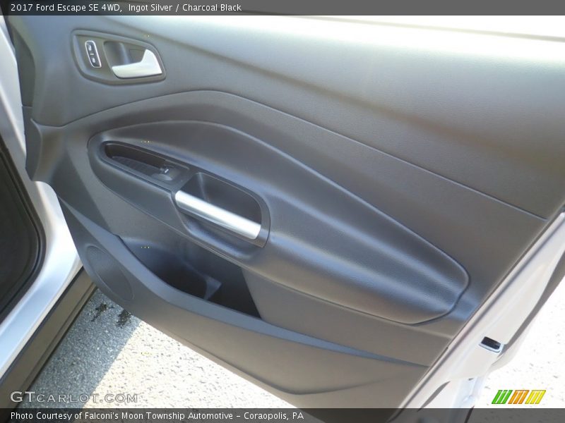 Ingot Silver / Charcoal Black 2017 Ford Escape SE 4WD