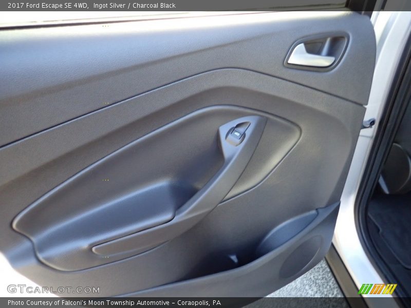 Ingot Silver / Charcoal Black 2017 Ford Escape SE 4WD