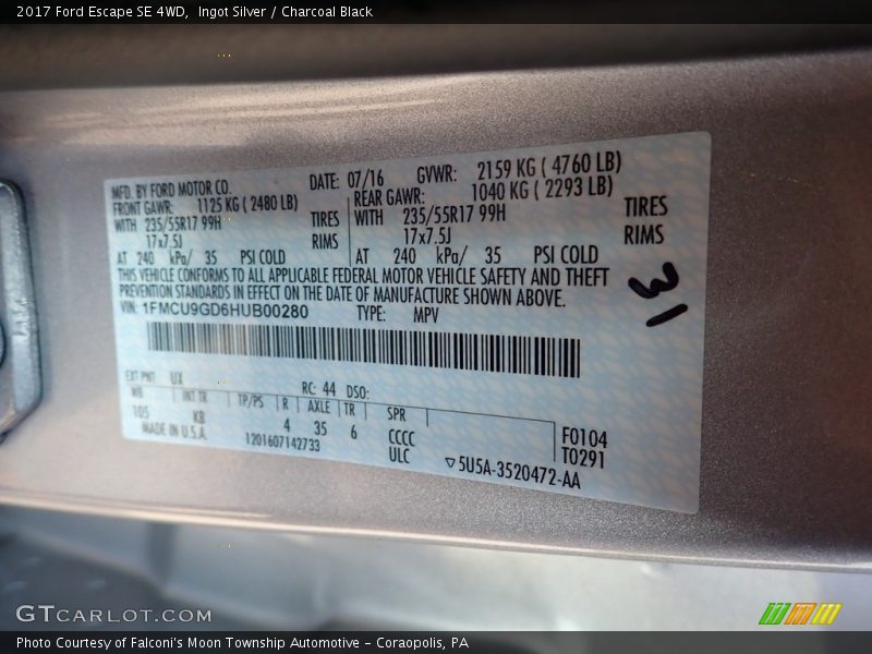 Ingot Silver / Charcoal Black 2017 Ford Escape SE 4WD