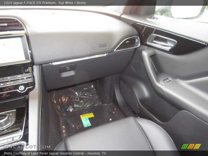 Fuji White / Ebony 2020 Jaguar F-PACE 25t Premium