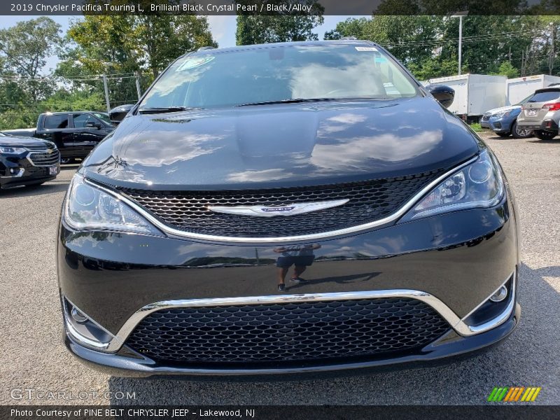 Brilliant Black Crystal Pearl / Black/Alloy 2019 Chrysler Pacifica Touring L