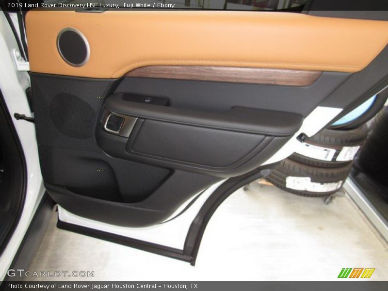 Fuji White / Ebony 2019 Land Rover Discovery HSE Luxury