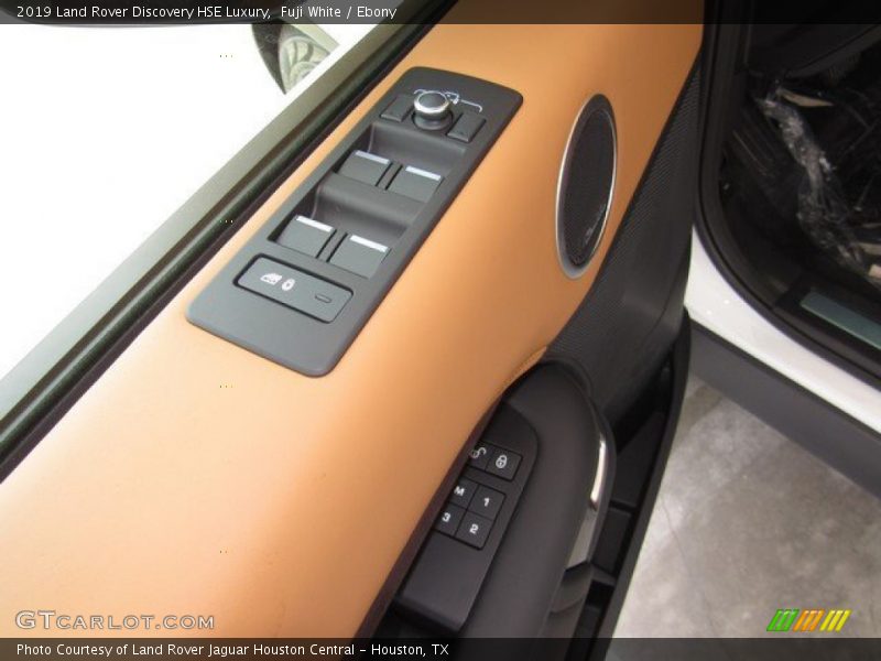 Fuji White / Ebony 2019 Land Rover Discovery HSE Luxury