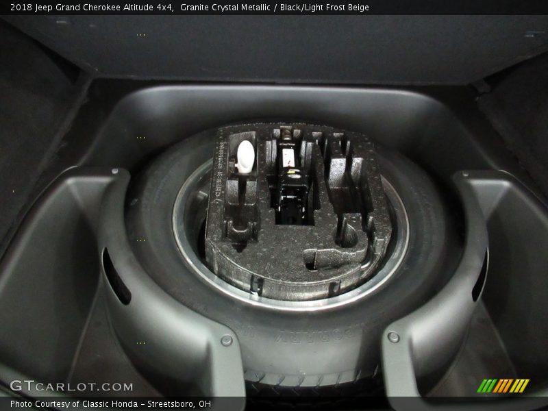 Granite Crystal Metallic / Black/Light Frost Beige 2018 Jeep Grand Cherokee Altitude 4x4