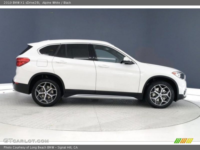 Alpine White / Black 2019 BMW X1 sDrive28i