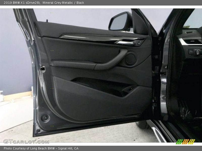 Mineral Grey Metallic / Black 2019 BMW X1 sDrive28i