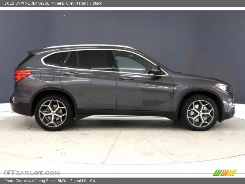 Mineral Grey Metallic / Black 2019 BMW X1 sDrive28i